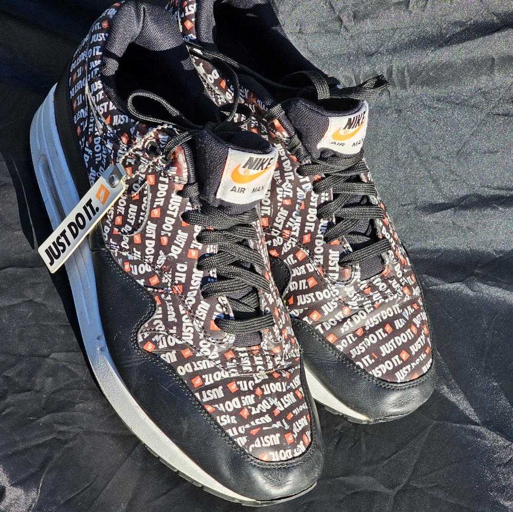 NIKE AIR MAX 1 NEW SIZE 11 JUST DO IT PACK BLACK TOTAL ORANGE WHITE 875844 009